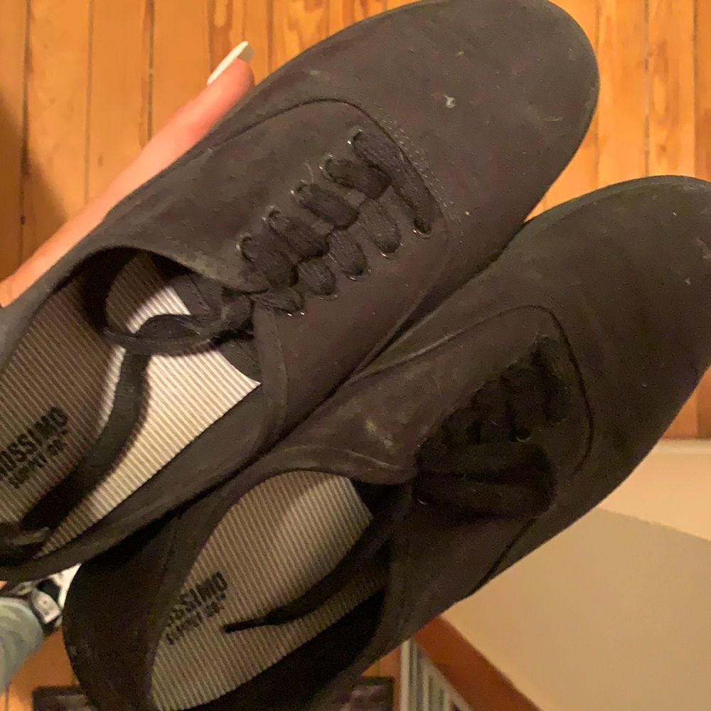 Gym shoes